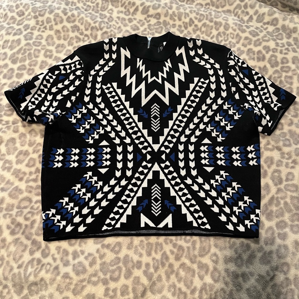 H&M Black, White and Blue Geometric Knit Top